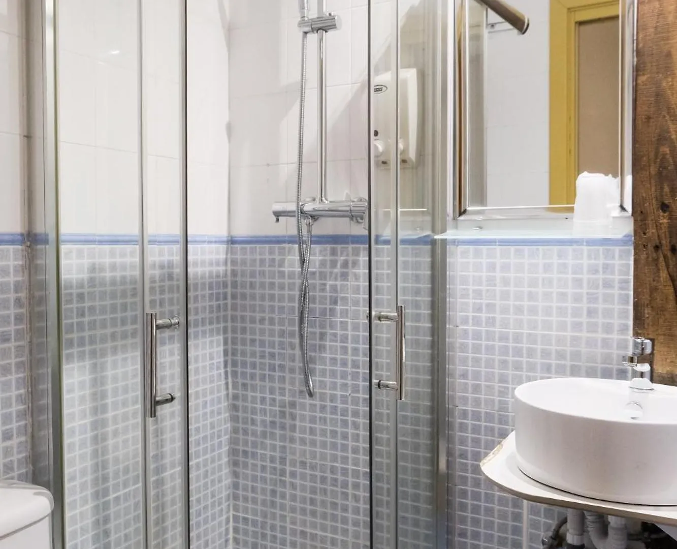 Pension Artea San Sebastian 2*,  Spain